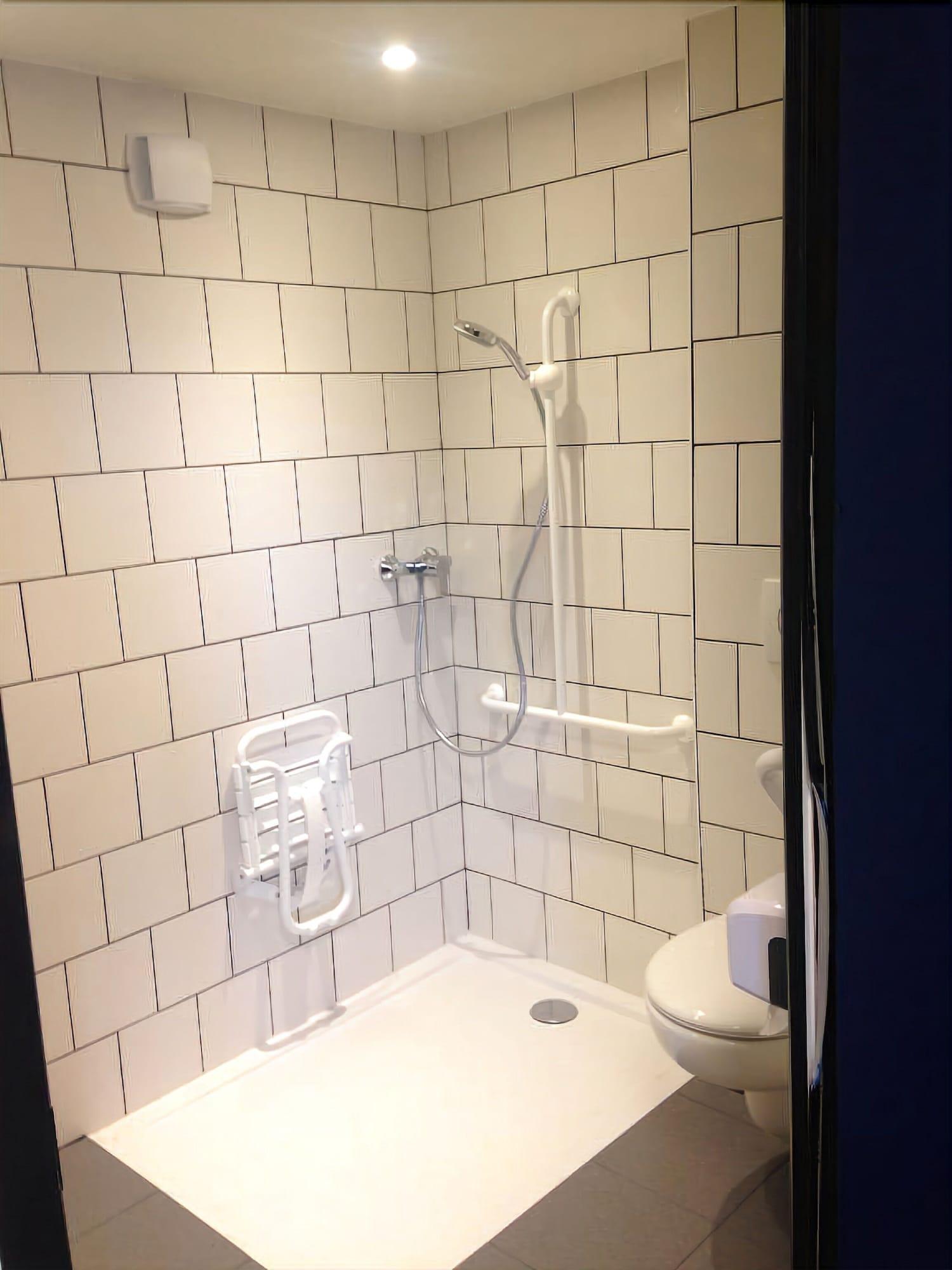 Eklo Hotel